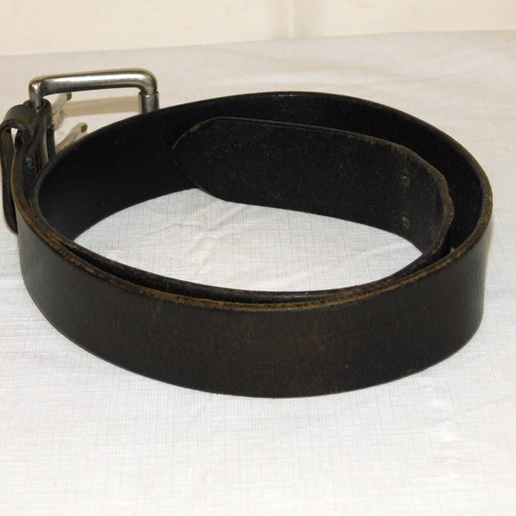 L.L. Bean Cowhide Leather Belt Size 30 - Picture 4 of 6